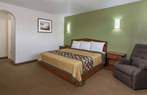 Austin Ave. Hotel | Comfort Meets Affordability at Knights Inn Franklin Ave Waco! Pets Allowed