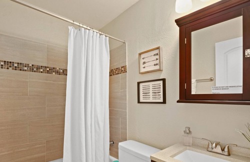 Cherrywood Apartment | Comfort Meets Culture in the Heart of Austin | 2BD