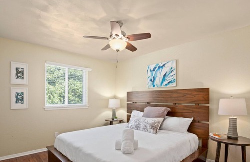 Cherrywood Apartment | Comfort Meets Culture in the Heart of Austin | 2BD
