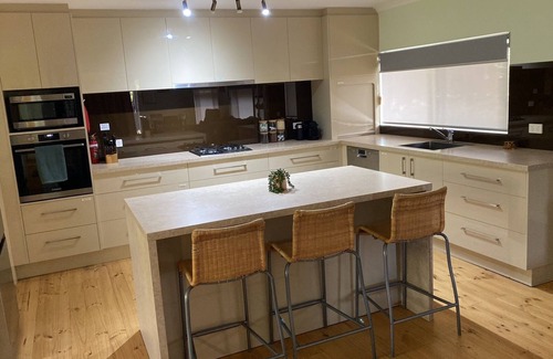 Second Valley House | Comfort + privacy near magical Second Valley beach. Great for families.