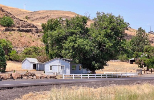 Asotin County House | Comfort & River Views! 2-bedroom house in charming Asotin, Washington.