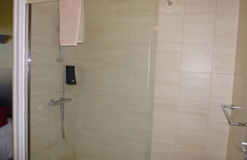 Belleville-sur-Loire Hotel | COMFORT room on the garden side