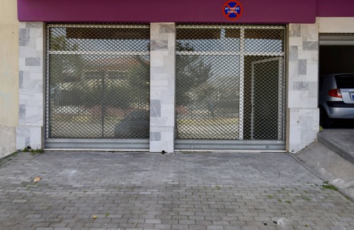 Stavroupoli Condo | Comfort room on the sidewalk