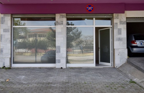 Stavroupoli Condo | Comfort room on the sidewalk
