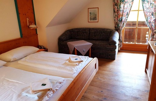 Goeriach Bed & Breakfast | Comfort Room Wildkirsche - Gasthof Lacknerhof