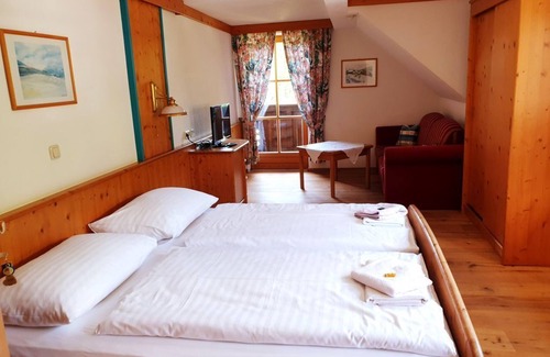 Goeriach Bed & Breakfast | Comfort Room Wildkirsche - Gasthof Lacknerhof