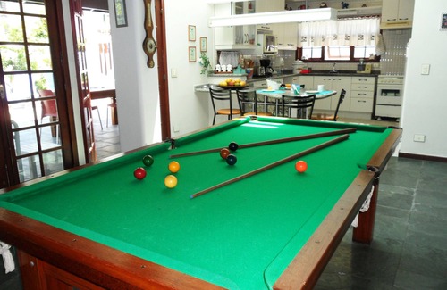 Vista Linda House | Comfort, security and lots of leisure! House w/pool - Cond. Hanga Roa - Bertioga