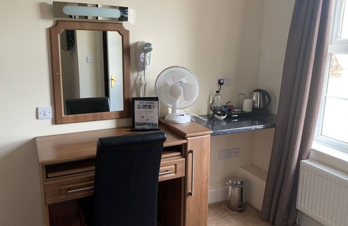 Retford House | Comfort Single Ensuite at The Lawns Guest House