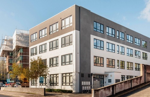 Haywards Heath Apartment | Comfort Stay by Gatwick, near station