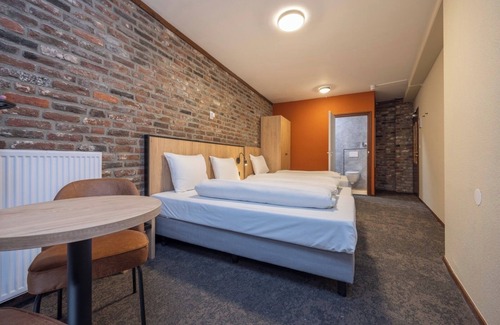 Municipality of Valkenburg aan de Geul Hotel | Comfort Stay + Free Parking/Breakfast | Near Bonnefantenmuseum & Trails