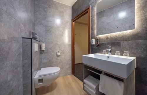 Municipality of Valkenburg aan de Geul Hotel | Comfort Stay + Free Parking/Breakfast | Near Bonnefantenmuseum & Trails