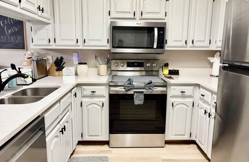 South Arlington House | Comfort stay near AT&T stadium-Six flags-free 5 mins walk to the stadium.