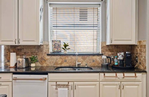 Forest Ridge Apartment | Comfort Stay near Dell Diamond & Kalahari