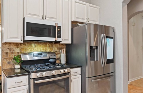 Forest Ridge Apartment | Comfort Stay near Dell Diamond & Kalahari