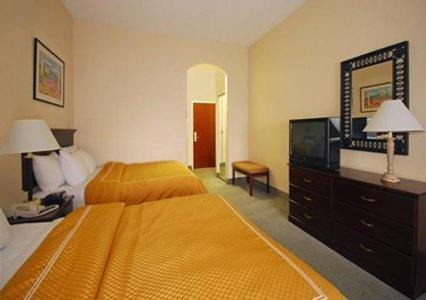 Northside Hotel | Comfort Suites Airport