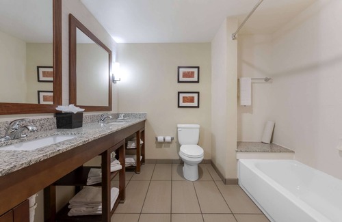 Worthington Hotel | Comfort Suites and Conference Center