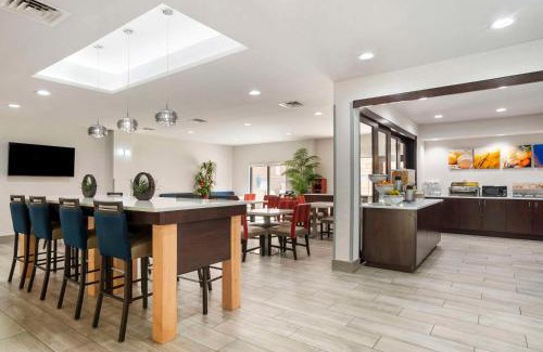 Arcadia Hotel | Comfort Suites At WestGate Mall