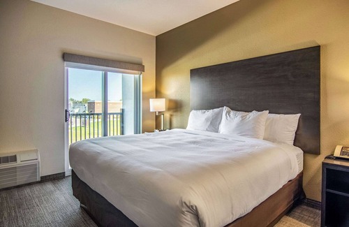 Brunswick Hotel | Comfort Suites Brunswick - Clevelend Southwest