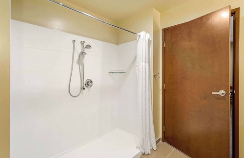 Burlington Hotel | Comfort Suites Burlington near I-5