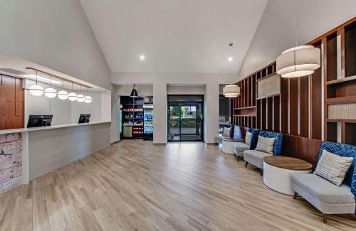 Greenbrier East Hotel | Comfort Suites Chesapeake - Norfolk