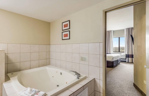 Schiller Park Hotel | Comfort Suites Chicago O'Hare Airport