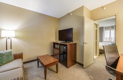 Schiller Park Hotel | Comfort Suites Chicago O'Hare Airport