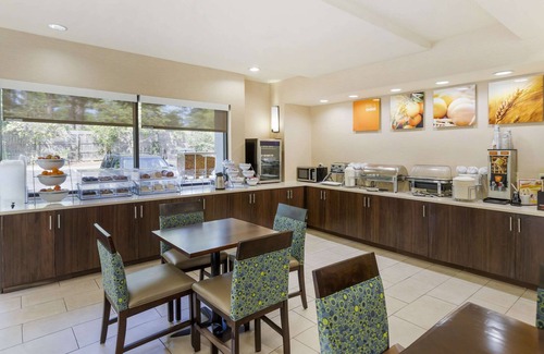 Dentsville Hotel | Comfort Suites Columbia Northeast - Fort Jackson