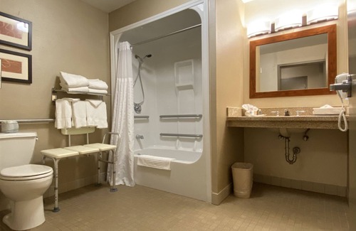 Coralville Hotel | Comfort Suites Coralville I-80
