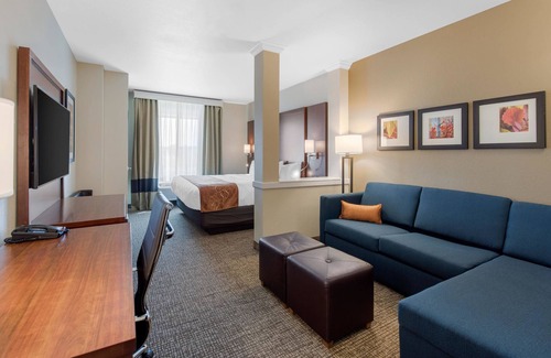 Dupont Hotel | Comfort Suites Denver International Airport