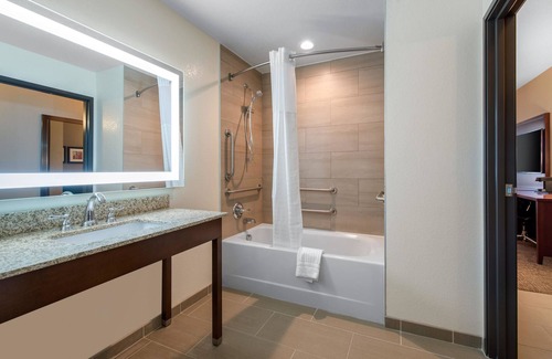 Dupont Hotel | Comfort Suites Denver International Airport