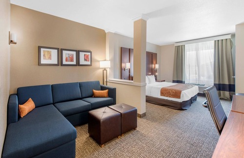 Dupont Hotel | Comfort Suites Denver International Airport