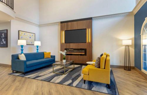 East Brunswick Hotel | Comfort Suites East Brunswick - South River