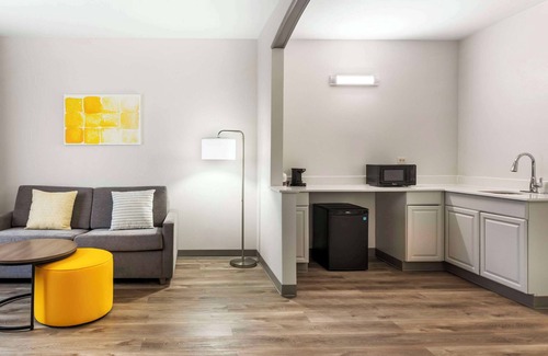 Elgin Hotel | Comfort Suites Elgin