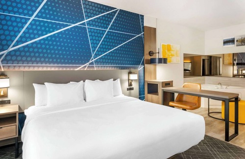 Elgin Hotel | Comfort Suites Elgin
