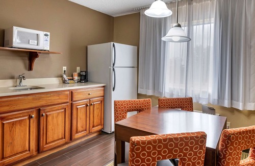 Elkhart Hotel | Comfort Suites Elkhart North