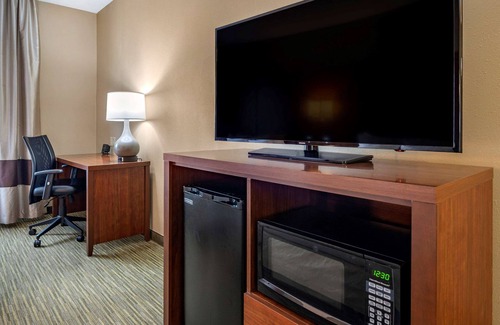 Elkhart Hotel | Comfort Suites Elkhart North