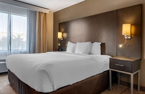 Fort Pierce Hotel | Comfort Suites Fort Pierce I-95