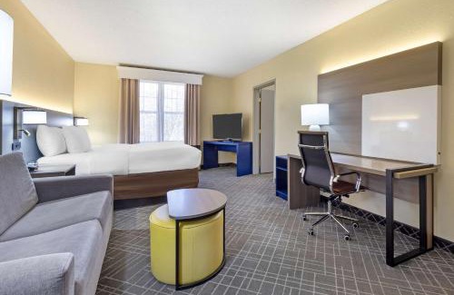 Winston - Salem Hotel | Comfort Suites Hanes Mall