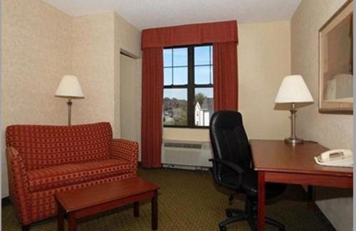 Winston - Salem Hotel | Comfort Suites Hanes Mall