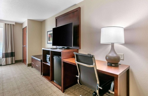 Hopkinsville Hotel | Comfort Suites Hopkinsville near Fort Campbell