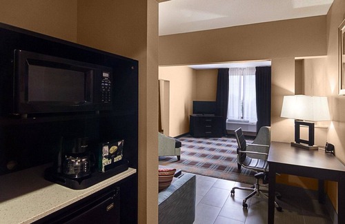 Barker Hotel | Comfort Suites Houston West at Clay Road