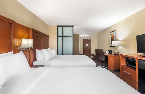 Manhattan Hotel | Comfort Suites Manhattan