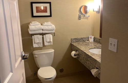 Marietta Hotel | Comfort Suites Marietta - Parkersburg