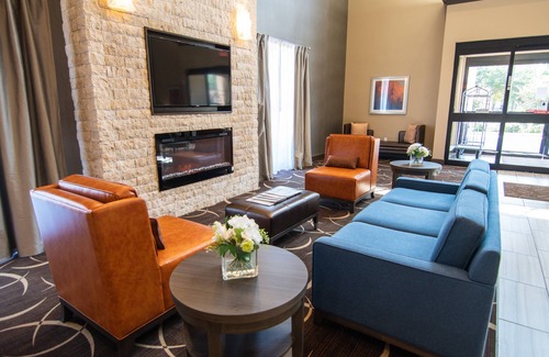 Barker House | Comfort Suites Near Sam Houston Race Park