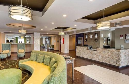 Gonzales Hotel | Comfort Suites near Tanger Outlet Mall