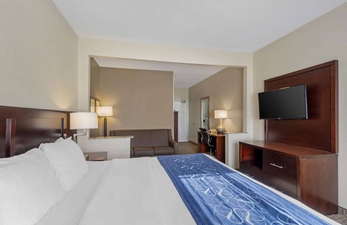 Normal Hotel | Comfort Suites Normal University area