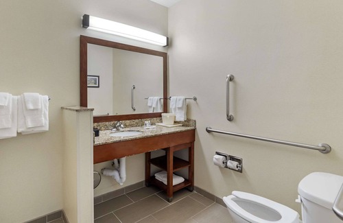 Normal Hotel | Comfort Suites Normal University area