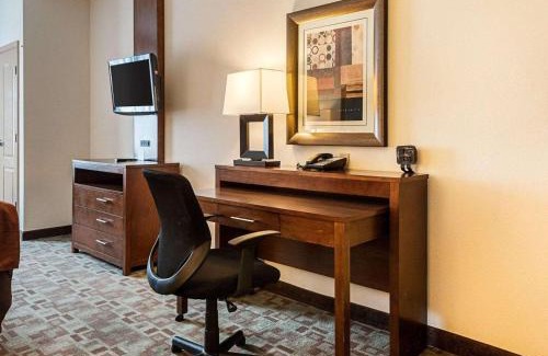 Lafayette Hotel | Comfort Suites Oil Center