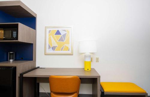 Lafayette Hotel | Comfort Suites Oil Center