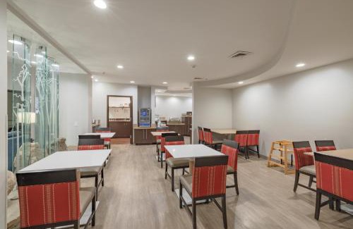 Perrysburg Hotel | Comfort Suites Perrysburg - Toledo South